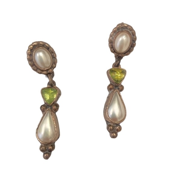 sterling silver Jewelry - Sterling silver peridot & off white pearl 1 inch drop pierced earrings marked